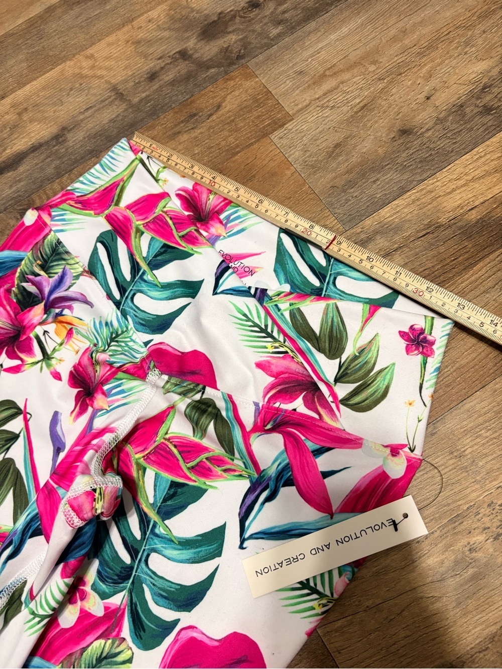 Evolution and Creation by Evy Tropical Floral Capri Leggings NWT Size Large - Picture 4 of 5
